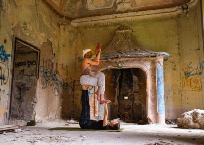 acroyoga-urbex-casa-rossa